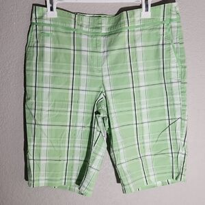 IZOD Shorts Womens Size1 10 XFG Stretch Plaid Green Plaid
